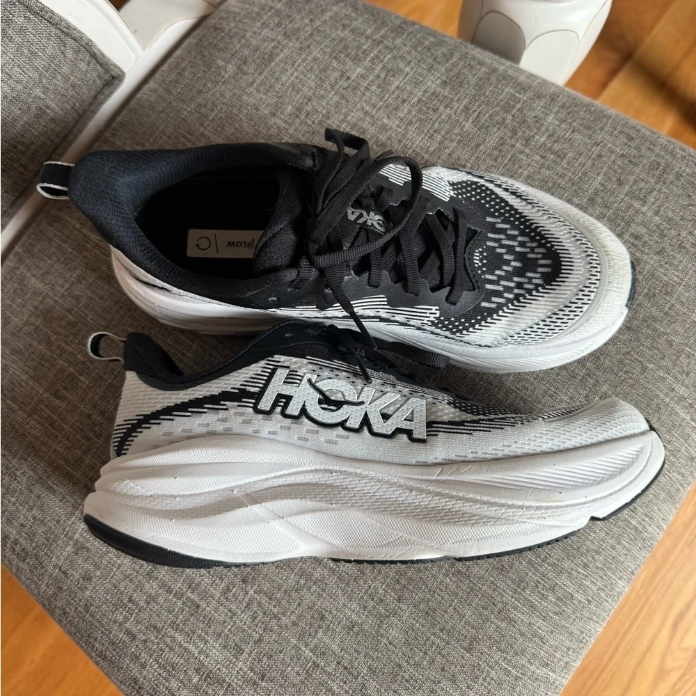 Women’s Hoka Skyflow Sneaker - Picture 2 of 8